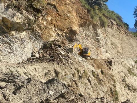 Rockslide on the road to Kedarnath, photo 1