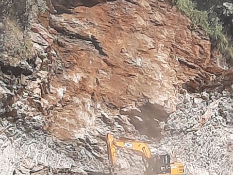 Rockslide on the road to Kedarnath, photo 3